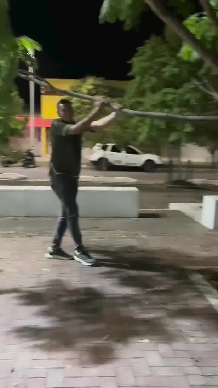הוא רק רצה להביא לה פרי, אבל לפעמים אהבה זה כואב
