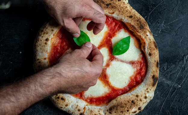 פיצה. החתימה של כהן מורגשת