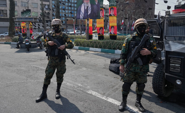 איראן, טהראן, עלי ח'אמנאי, כיכר המהפכה, משטרת אירא