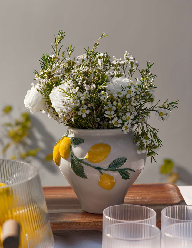 צרכנות, מרץ 26 קסטרו הום