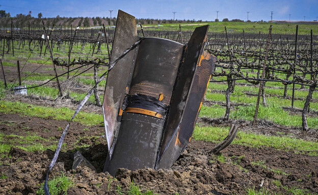 חלק מטיל שנורה מאיראן ונפל ברמת הגולן לאחר יירוט, 19.3.2026