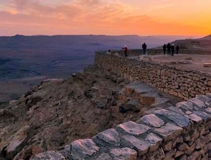 המסעדות מלאות, השקט ממכר. מצפה רמון הוא המקום הכי טוב להיות בו כרגע