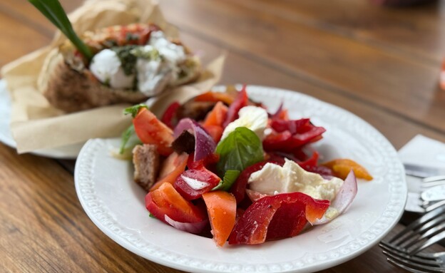 פנצנלה. פופ אפ מוטי סופר בחצר אחורית פנצנלה. פופ אפ מוטי סופר בחצר אחורית