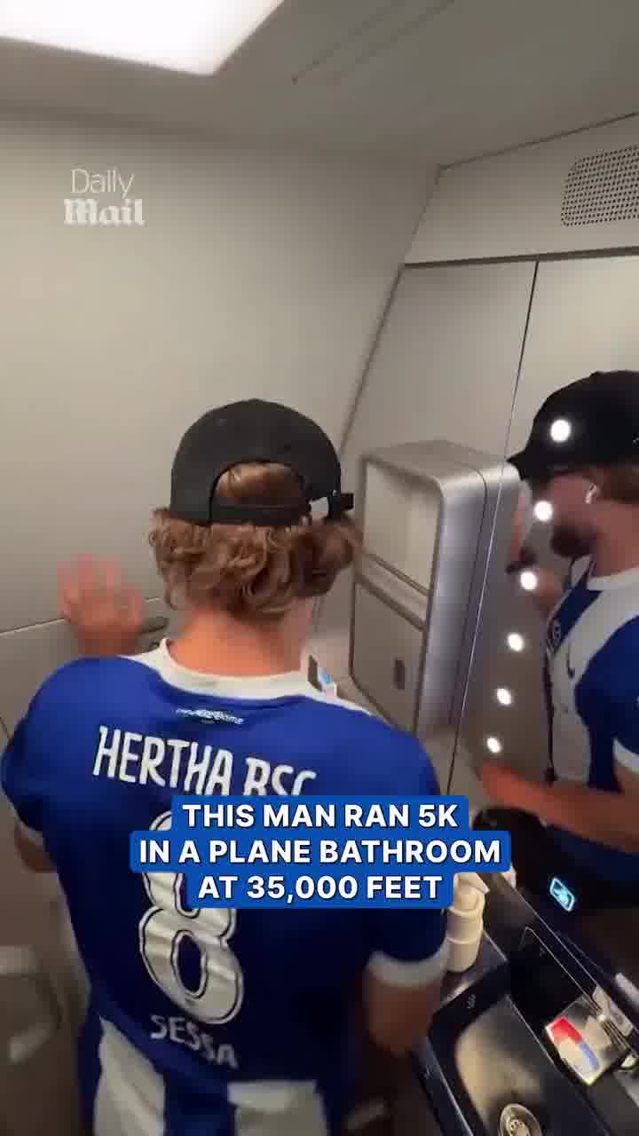 מכורים לכושר וריצה זה עולם: האיש הזה ליטרלי רץ 5 ק"מ בתוך תא שירותים של מטוס בטיסה של 11 שעות. כן כן