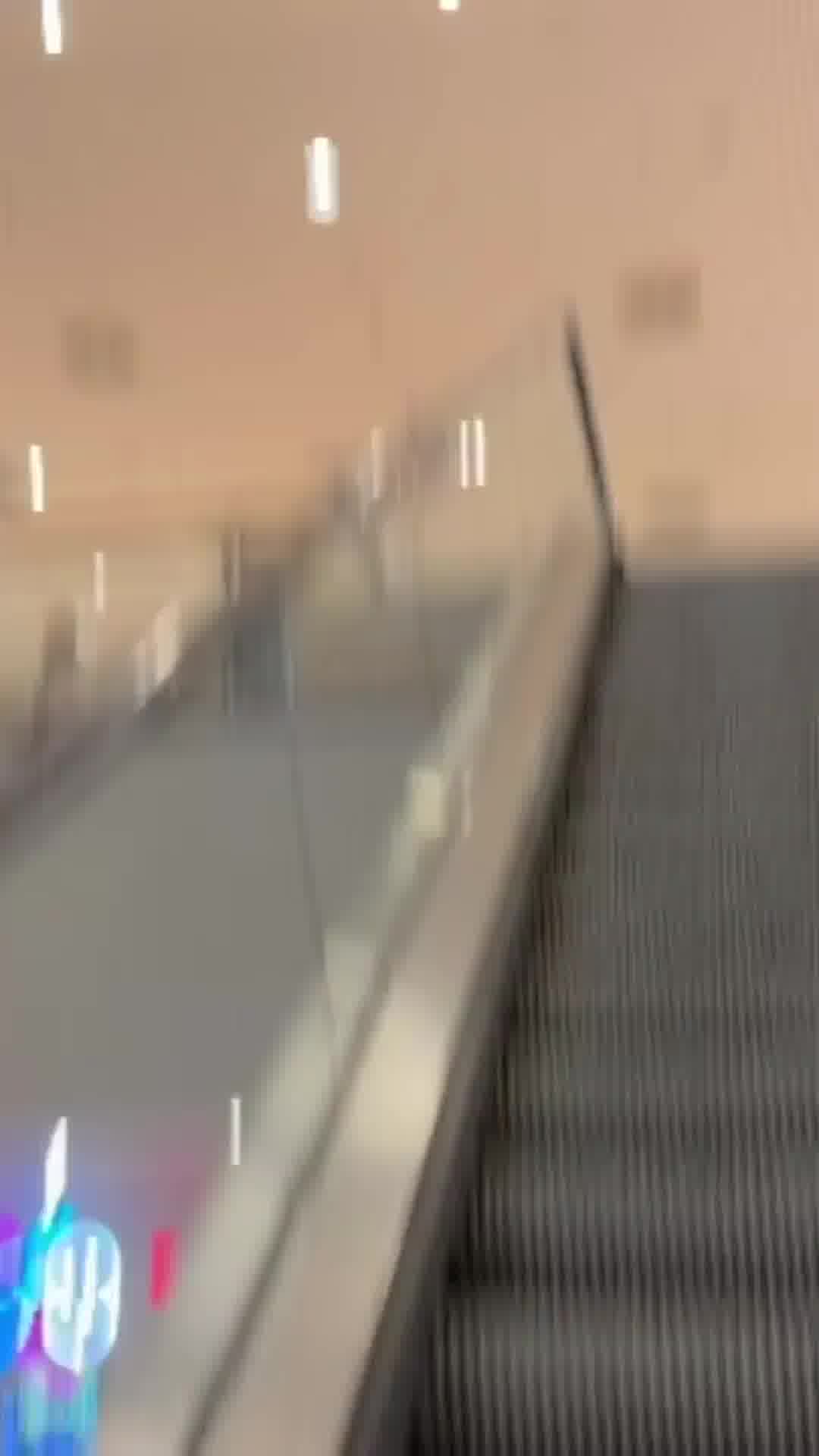 עם קבלת ההתרעה המקדימה: עשרות מתפנים למרחב המוגן בקניון בהרצליה