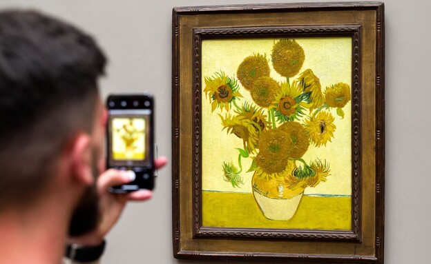 ציורו של וינסנט ואן גוך "החמניות", הגלריה הלאומית, (צילום: Jaroslav Moravcik)