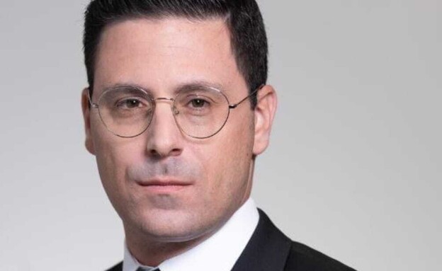 עו"ד רז מנגל