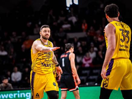 (FIBA) (צילום: ספורט 5)