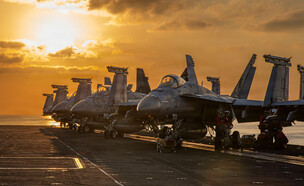 כוחות צבא ארה"ב המשתתפים במבצע "זעם אדיר" (צילום: U.S. Navy via AP)