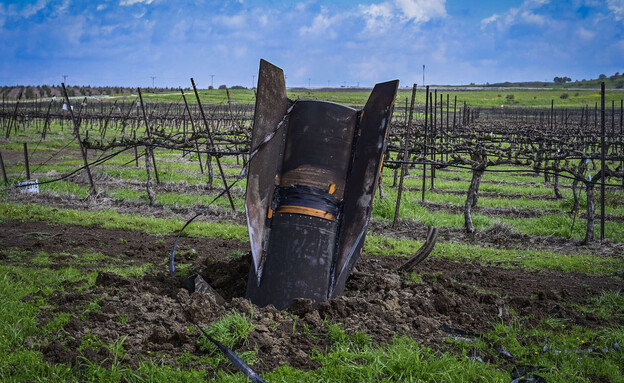 רסיס טיל ששוגר מאיראן בהרי הגולן