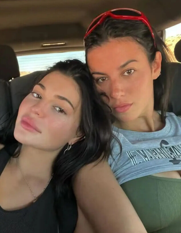 קיילי ג'נר והעוזרת לשעבר קיילי ג'נר והעוזרת לשעבר