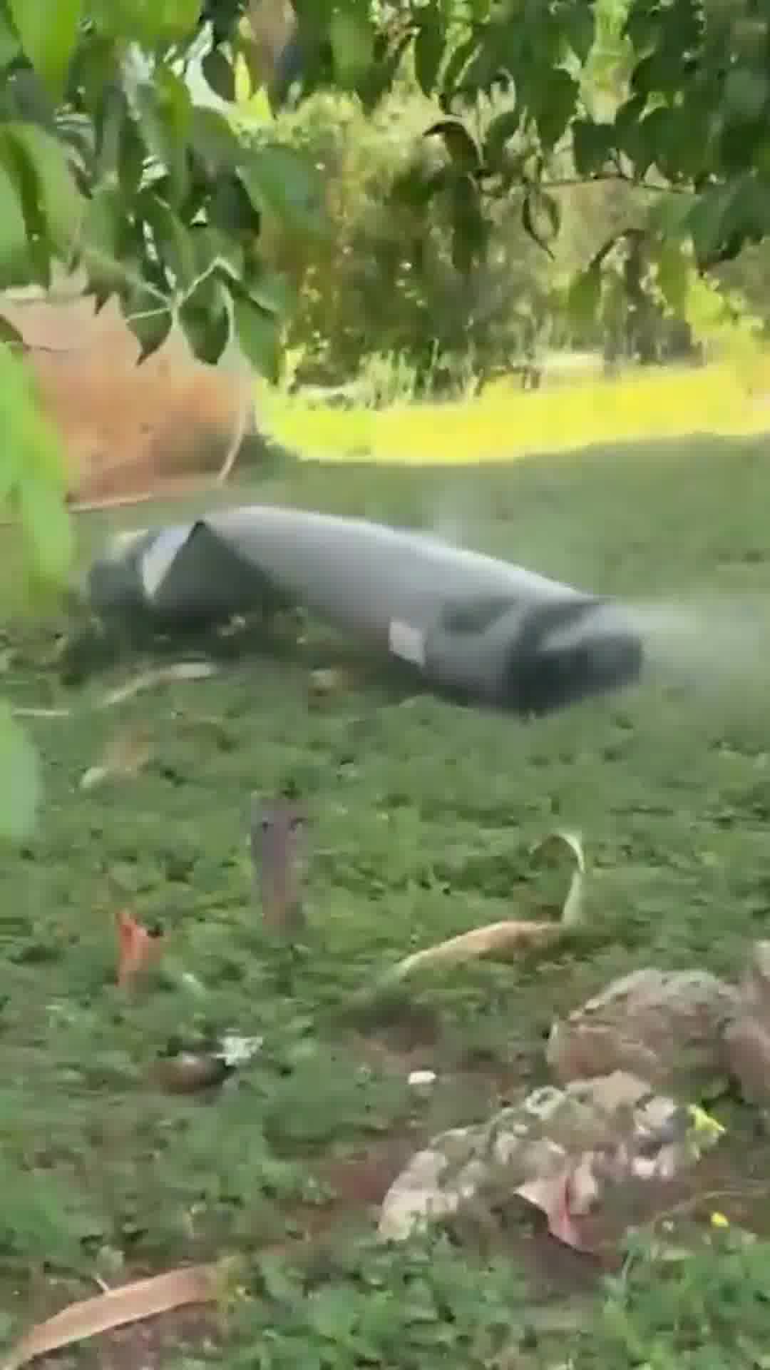 שבר יירוט מעלה עשן - תיעוד סמוך לזירת הנפילה ברחובות