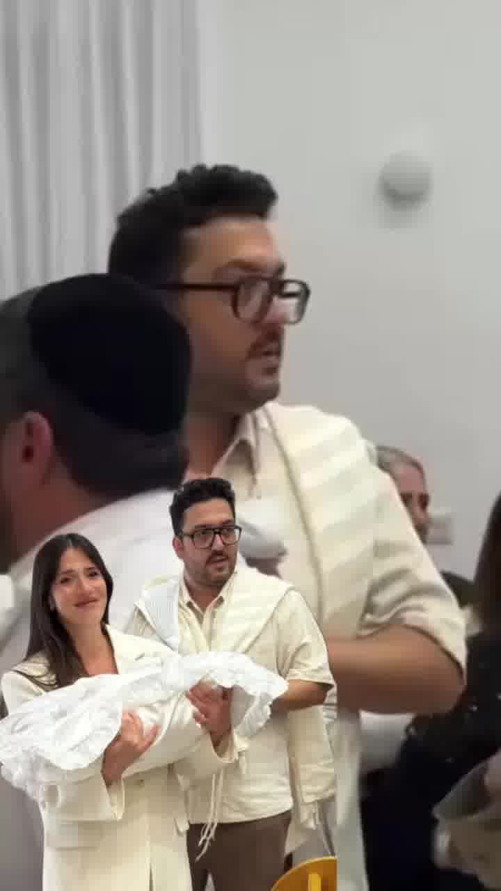 מאור זגורי וחן אמסלם חגגו הבוקר את טקס הברית לבנם השלישי וחשפו את שמו - טרוֹי