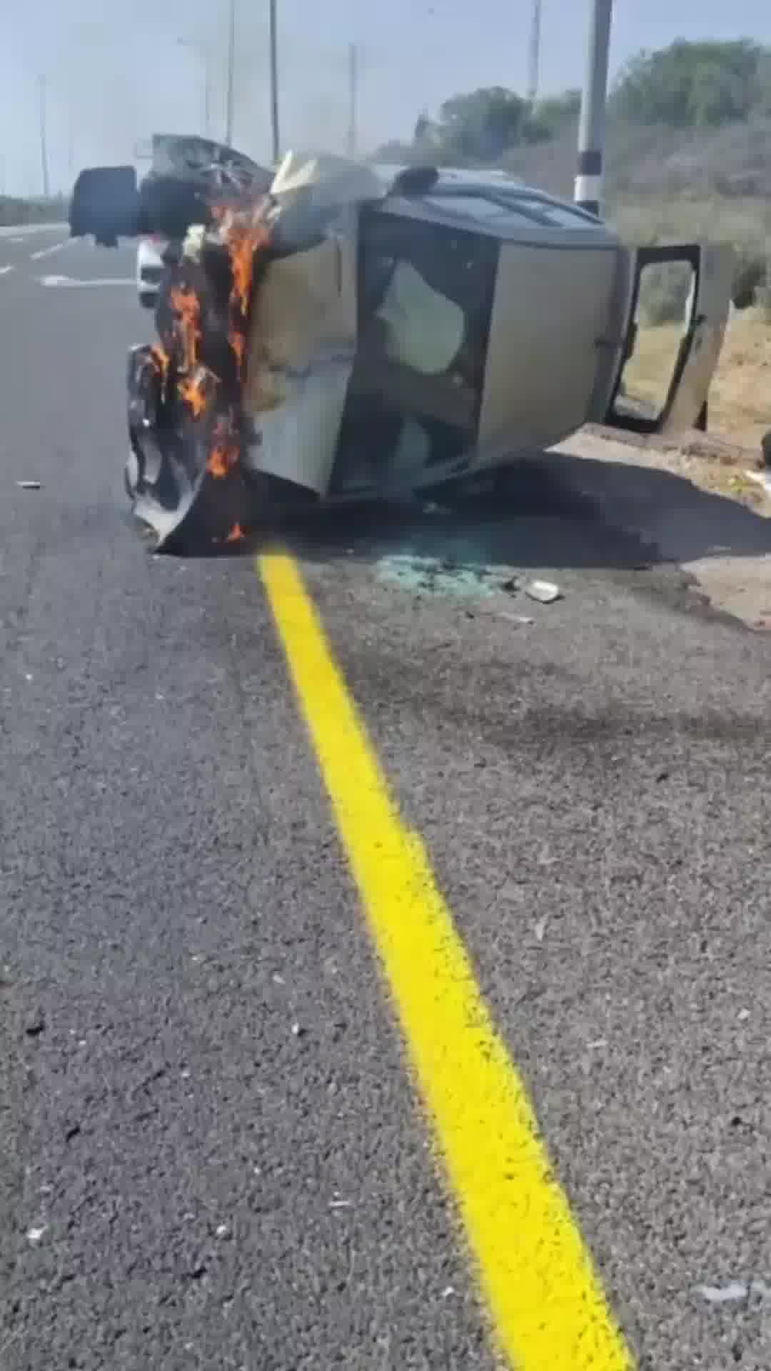 בזמן האזעקה: תאונה בכביש 7, דיווח על שני רכבים הפוכים במקום