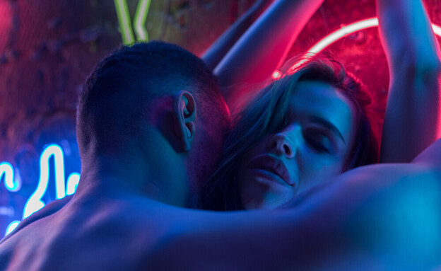 Copy of זוג מתנשק