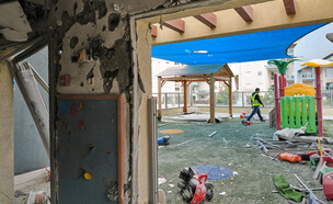 ההרס בגן הילדים בראשון לציון (צילום: AP)