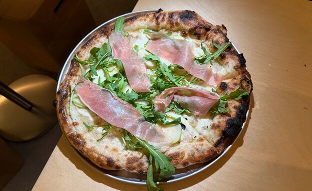 פיצה פרושוטו של קוטה