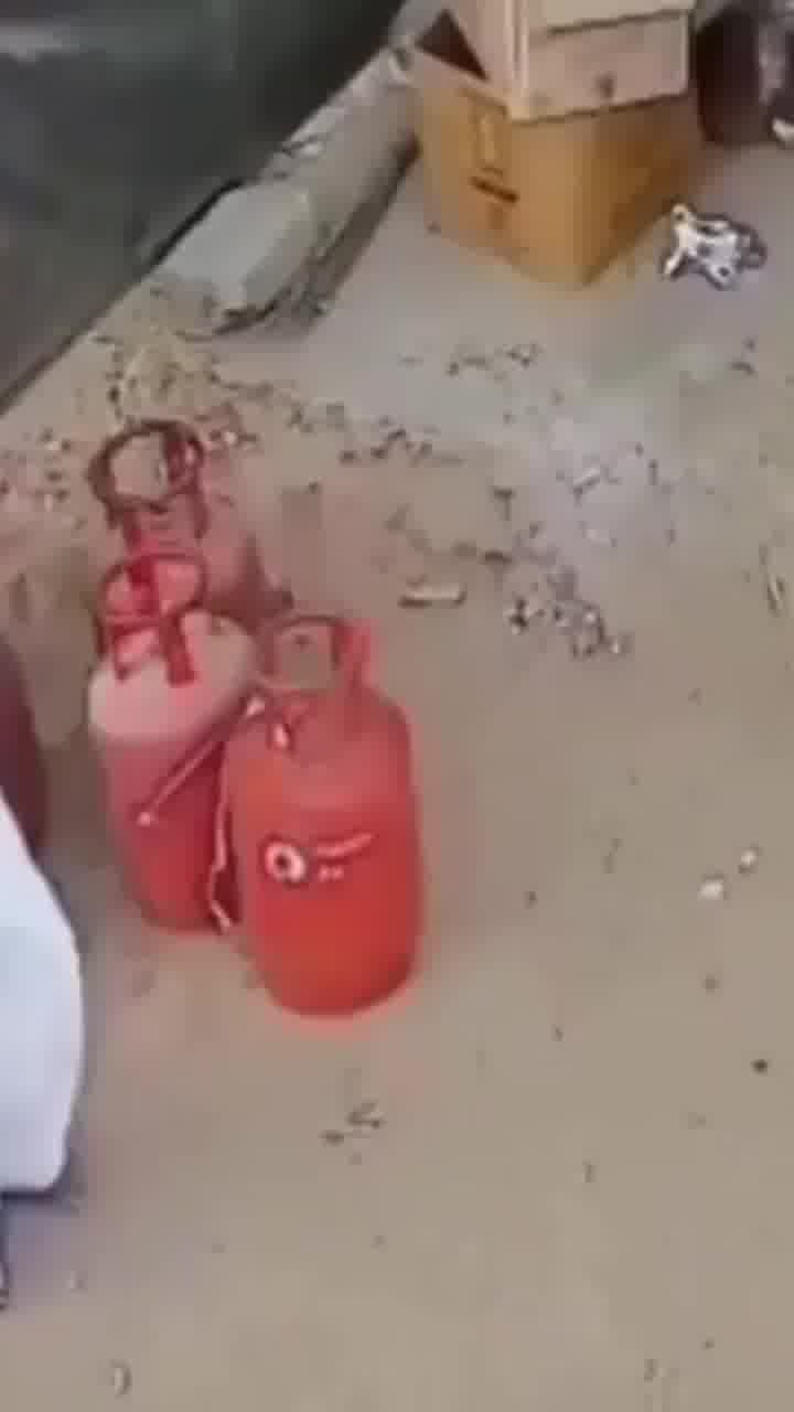 וזה למה לא יושבים ליד בלוני גז