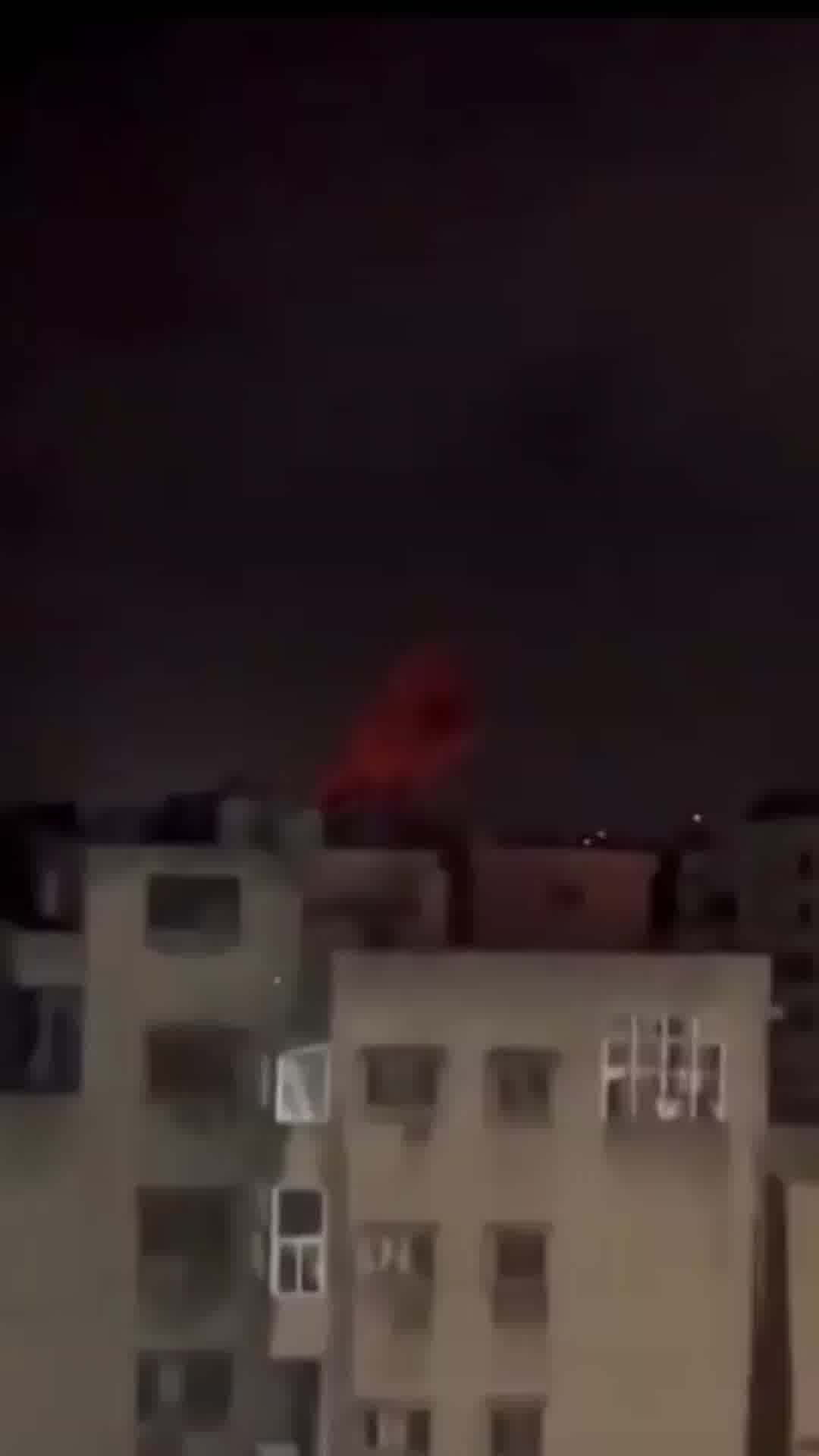 אש בשמי ביירות: תיעוד מתקיפת צה"ל בבירת לבנון