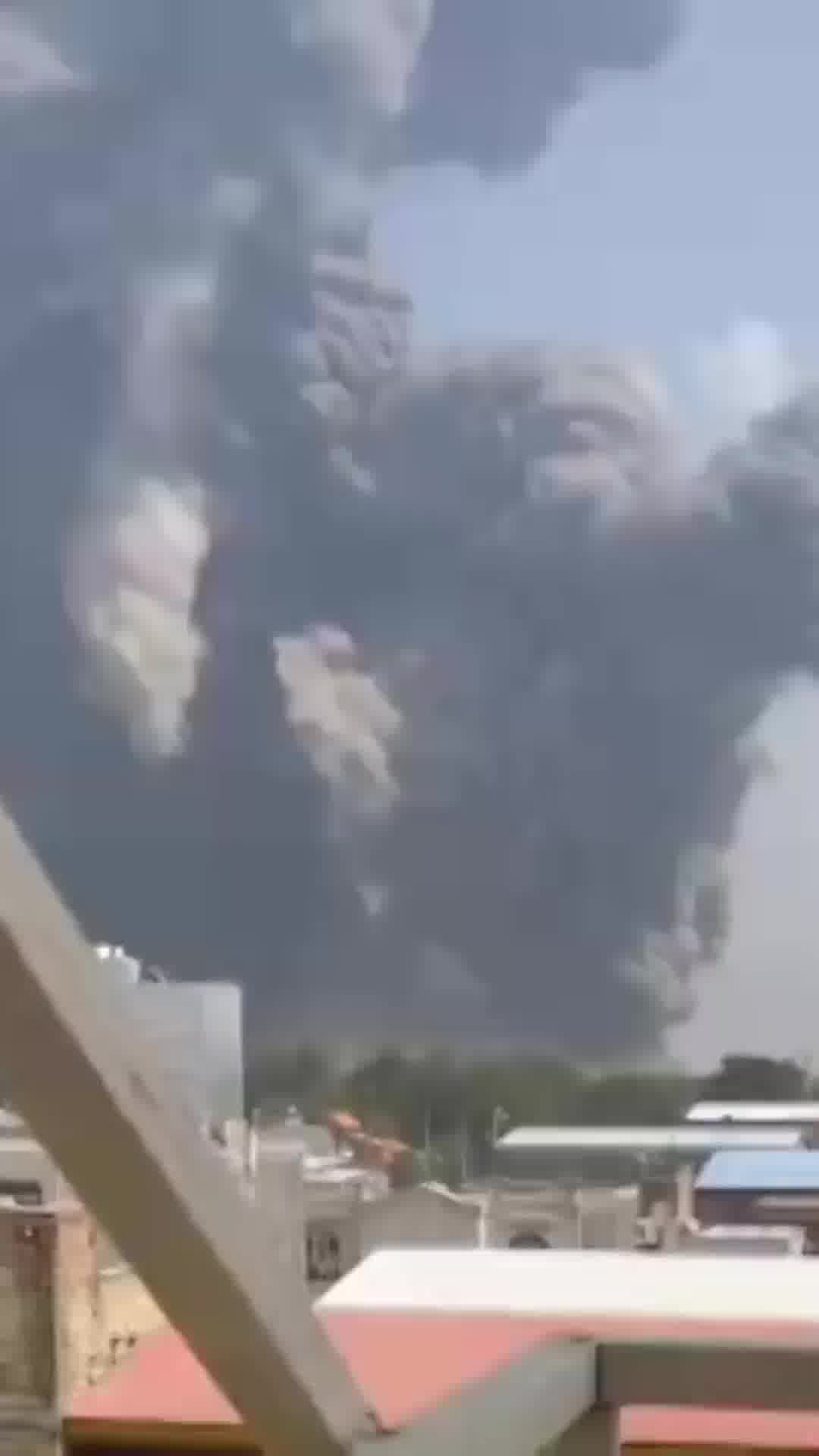 תקיפות עוצמתיות ופטריות עשן בעיר דזפול שבאיראן