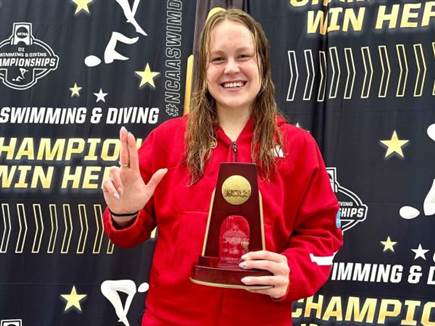 אנסטסיה גורבנקו חוגגת עוד מדליה (התמונות באדיבות - Louisville Athl