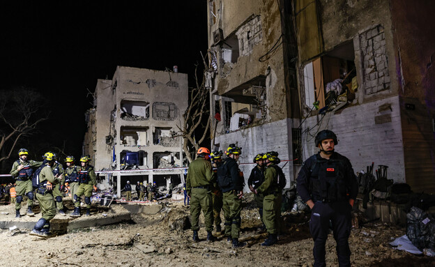 זירת הפגיעה הישירה בבניין המגורים בערד