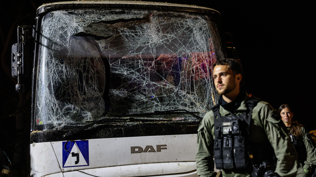 זירת הפגיעה הישירה בבניין המגורים בערד