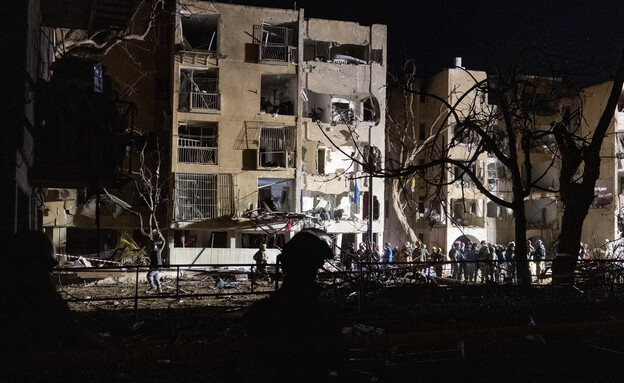 זירת הפגיעה הישירה בבניין המגורים בערד זירת הפגיעה הישירה בבניין המגורים בערד