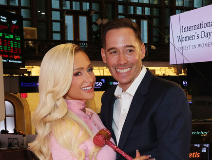 משבר ביחסים? בן הזוג של פריס הילטון מגיב לשמועות