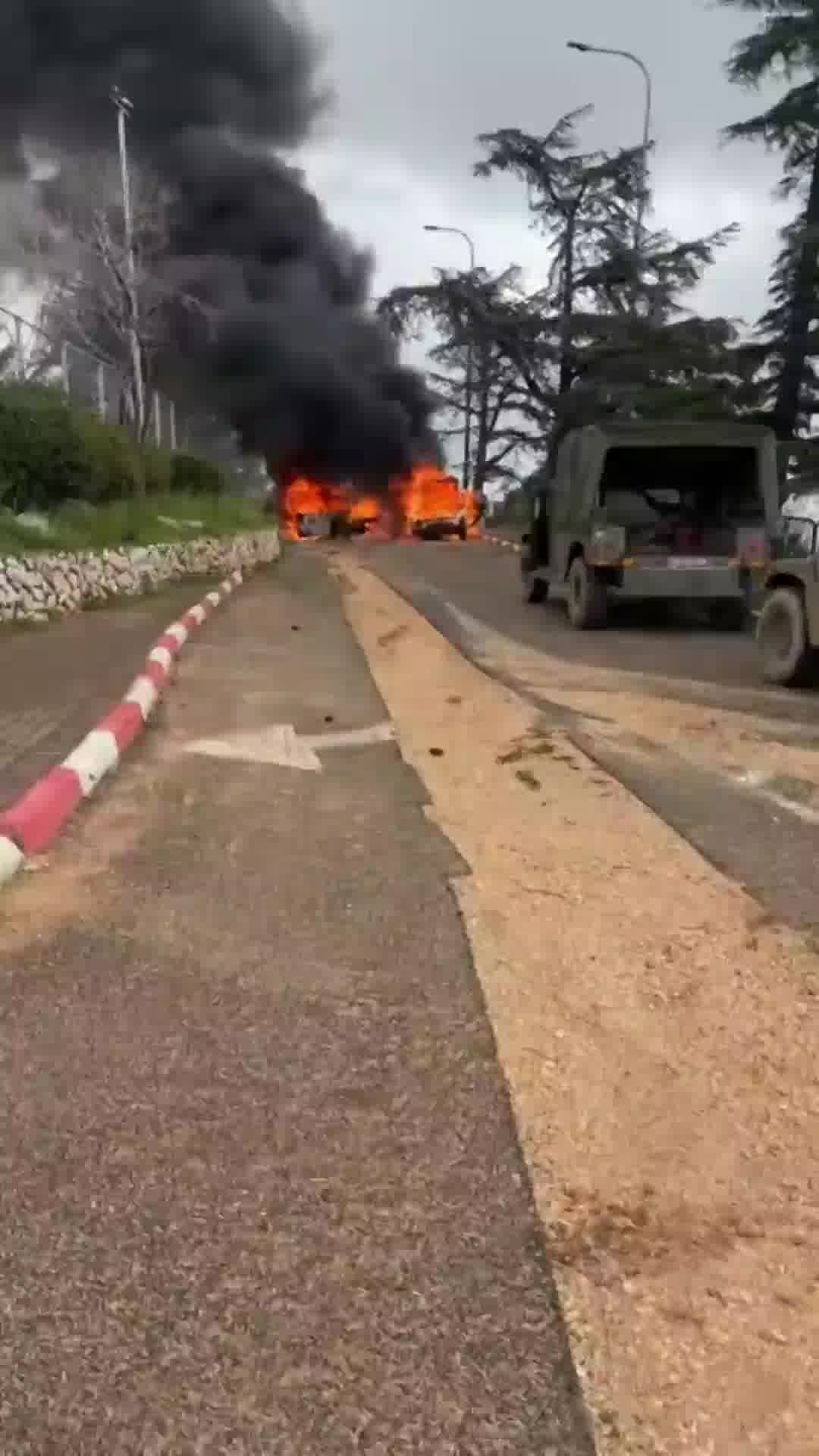 רכב עולה באש: תיעוד מזירת הפגיעה במשגב עם