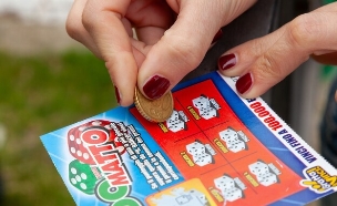 כרטיס גירוד, לוטו (צילום: Antonio Gravante, shutterstock)