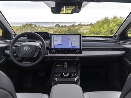 טויוטה C-HR+ החשמלי - לוח מחווני &ldquo;7 ומסך מולטימדיה &ldquo;14