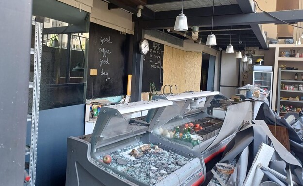 בית הקפה של רוני לאחר פגיעת הטיל בית הקפה של רוני לאחר פגיעת הטיל