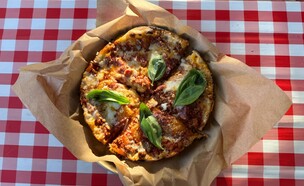 דיפ דיש כחול לבן. דאני'ז. מודיעין (צילום: לין לוי, mako אוכל)