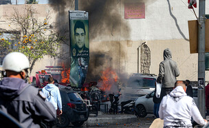 זירה שהותקפה מהאוויר (צילום:  Mahmoud ZAYYAT / AFP via Getty Images)