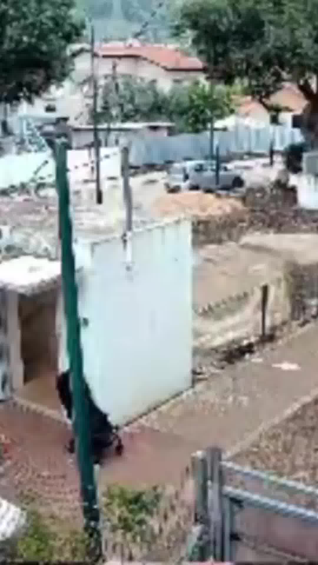 תיעוד מזירת הנפילה הבוקר בקריית שמונה