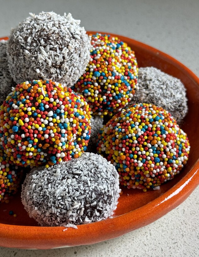 כדורי שוקולד לפסח. אין על עוגיות יין כדורי שוקולד לפסח. אין על עוגיות יין