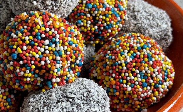 כדורי שוקולד לפסח. אין על עוגיות יין