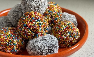 כדורי שוקולד לפסח (צילום: יעל קצב, mako אוכל)