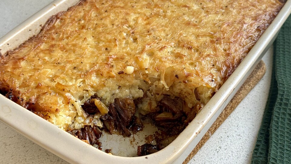 פשטידת בשר ותפוחי אדמה (צילום: יעל קצב, mako אוכל)