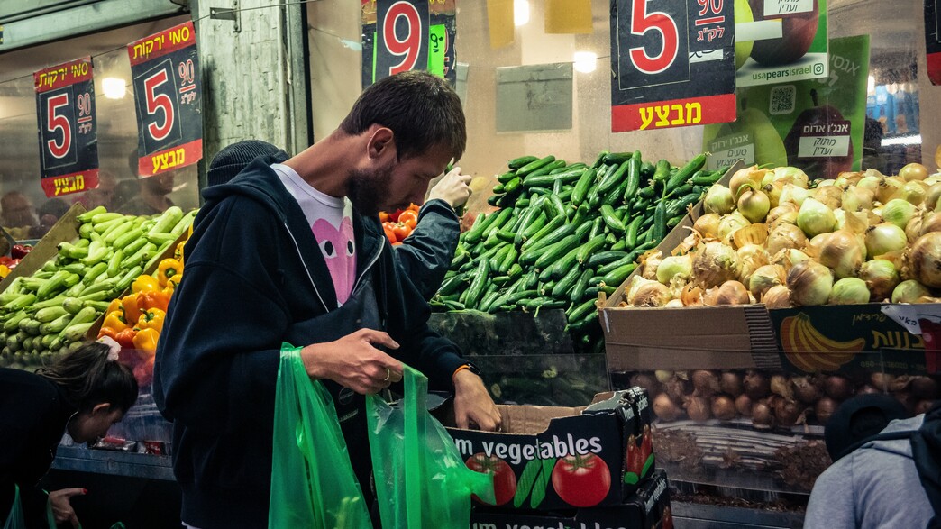 חנות ירקות ליד שוק לוינסקי בתל אביב, 13.3.2026 חנות ירקות ליד שוק לוינסקי בתל אביב, 13.3.2026