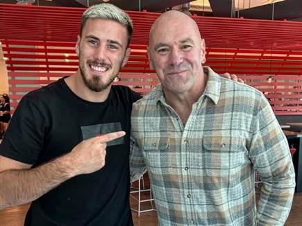 אפשרויות הכניסה ל-UFC. ברזילי לצד דיינה ווייט, נשיא הארגון (מתוך ה (צילום: ספורט 5)