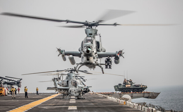 הספינה האמפיבית "בוקסר" של צבא ארה"ב