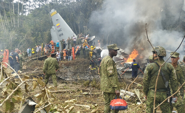 עשרות הרוגים בהתרסקות מטוס של צבא קולומביה
