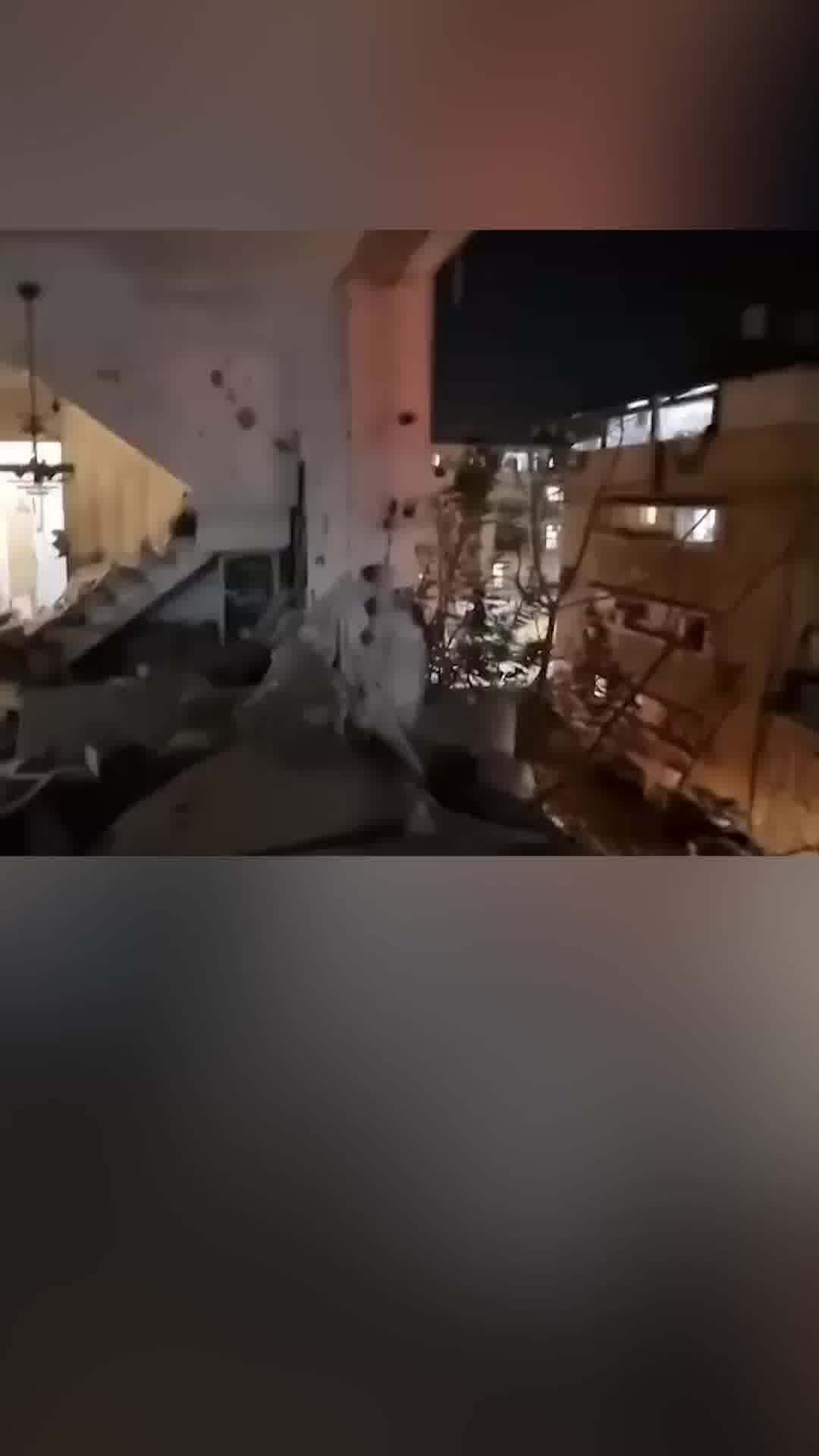 תיעוד מתוך זירת הנפילה בדירה בבני ברק | מתפרסם באישור הצנזורה