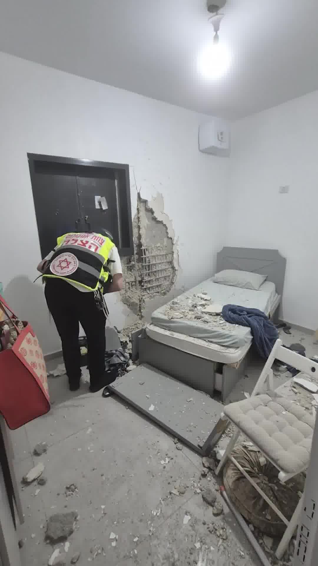 תיעוד ההרס אחרי הפגיעה הישירה בממ"ד בני ברק | פרסום באישור הצנזורה