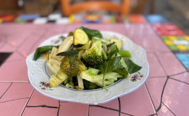 סלט ירוקים חרוכים. מטרלו בנימינה סלט ירוקים חרוכים. מטרלו בנימינה