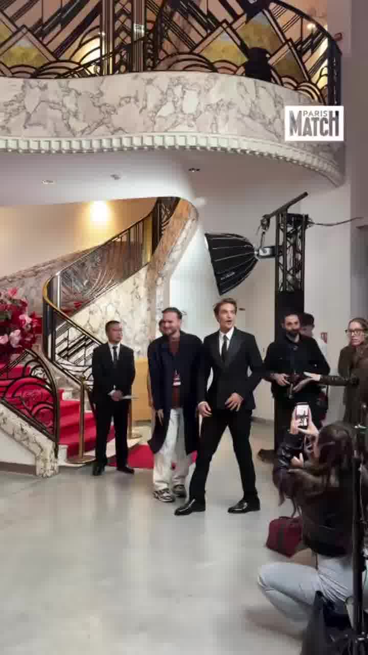 גם רוברט פטינסון הגיע לפרמיירה כחתן ביום חופתו