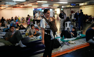 אזרחים במחסה בחניון בתל אביב (צילום: ap)