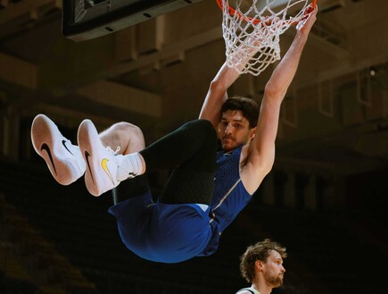 רומן סורקין מכבי תל אביב (צילום: ג'ורג'ה קוסטיץ')